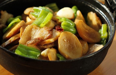 比肉好吃的素菜，干锅杏鲍菇，健康美味的家常素菜菜谱