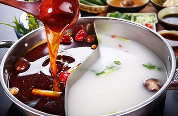 怎么制作超好吃的清汤重庆火锅底料，3种做法任你选。