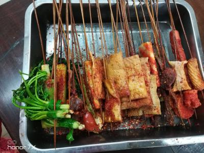 油炸串串香技术培训要收多少学费？没有时间限制