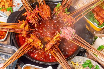 成都正宗串串香技术培训多少钱？不断口味研发升级