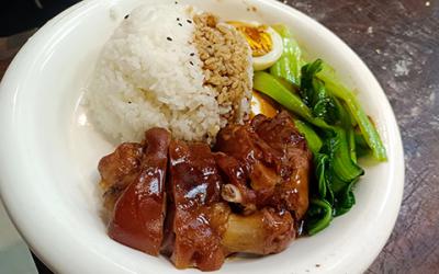  隆江猪脚饭技术培训班哪里好？成都蜀味缘餐饮培训，正宗手艺学回家！