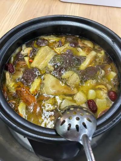 乌鸡菌汤锅技术培训学校哪家好？蜀味缘小吃培训班深度解析