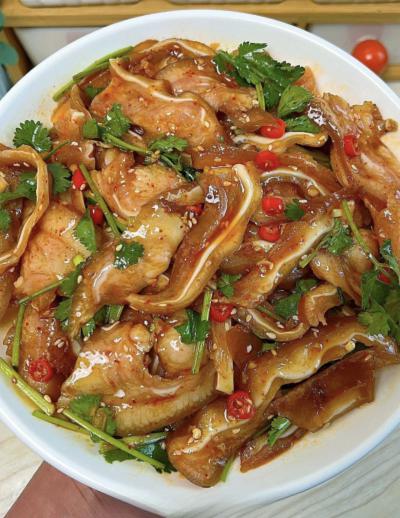 哪里有学凉拌菜猪嘴技术培训班？蜀味缘小吃培训学校比较好