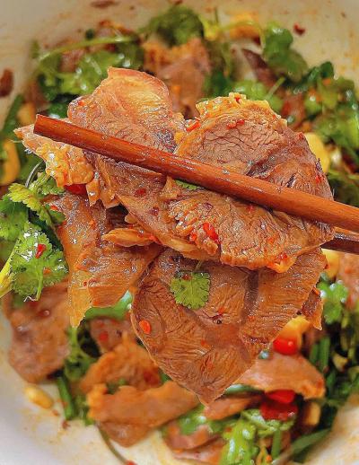 凉拌菜凉拌牛肉技术培训班选哪家好？蜀味缘小吃培训学校专业解析