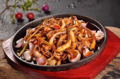 哪里学铁板烧技术培训好呢多少钱？蜀味缘小吃培训学校比较好!