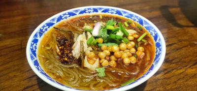 酸辣粉技术培训哪里好一点儿？成都蜀味缘小吃培训学校