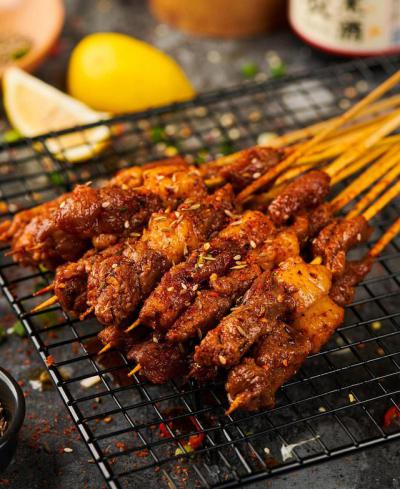 特色烧烤技术培训学校在哪里啊？成都蜀味缘餐饮培训学校比较好！