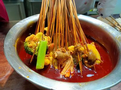 冷锅串串技术培训班地址在哪里？蜀味缘餐饮培训学校为您解答